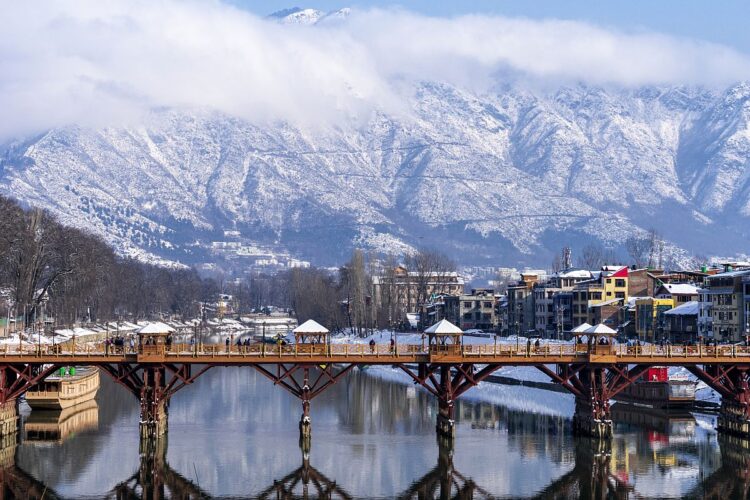 Srinagar Kashmir, The city is known for its natural environment, gardens, waterfronts and houseboats.