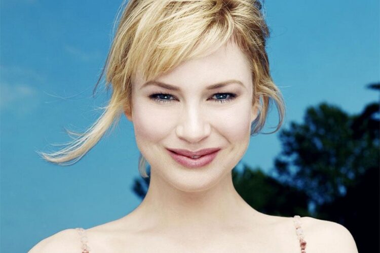 Renée Kathleen, She was one of the world's highest-paid actresses by 2007 and was named the Hasty Pudding Woman of the Year in 2009.